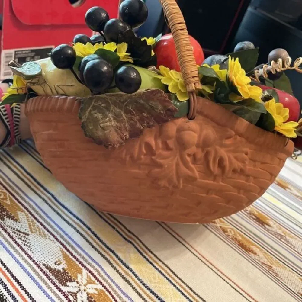 A Teleflora Gift Fruit‎ Basket